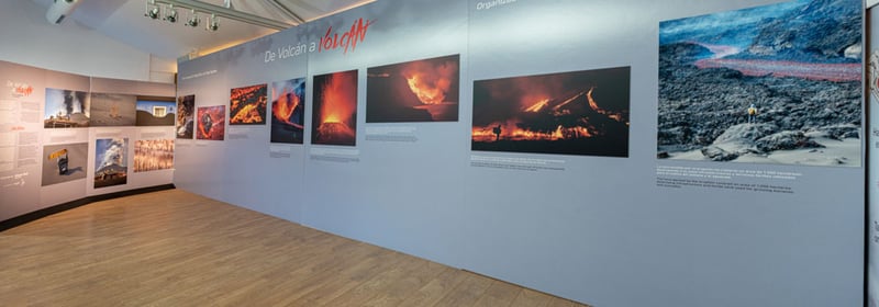 Image of one of the exhibition rooms with a display of Saúl Santos’ photographs