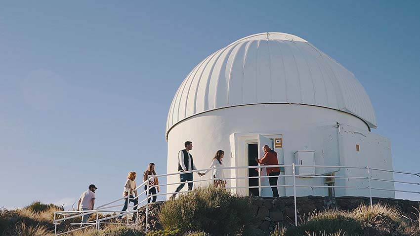 escursione-sul-teide-con-bambini-osservatorioEscursione sul Teide con bambini: visita dell'Osservatorio del Teide.
