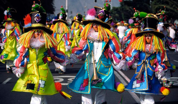 Tenerife Carnival: float in the parade