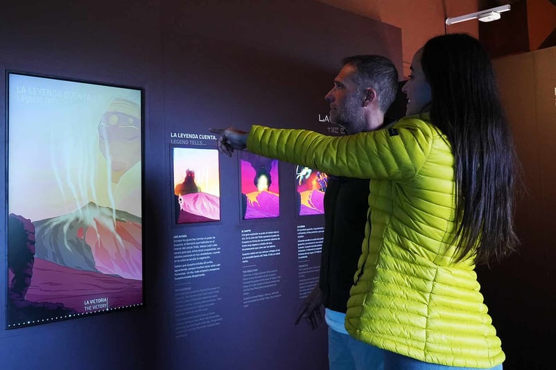 A couple looking at the “Science and Legend” exhibition on the Teide Legend Tour