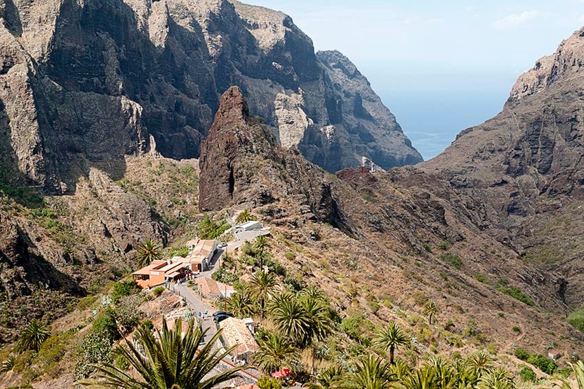 Uno de los tours más famosos en Tenerife: La visita al Barranco de Masca y su caserío.