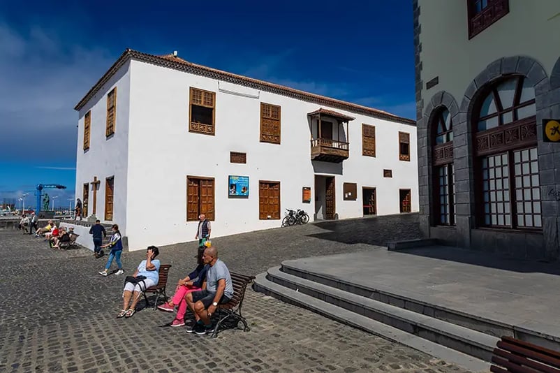 Das Eduardo Westerdahl Museum für zeitgenössische Kunst befindet sich in einem alten kanarischen Herrenhaus in Puerto de la Cruz. 