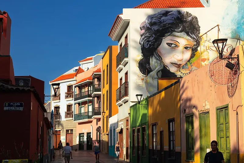 Wandgemälde im Stadtviertel Barrio de la Ranilla.  