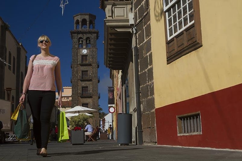 Woman shopping in La Laguna