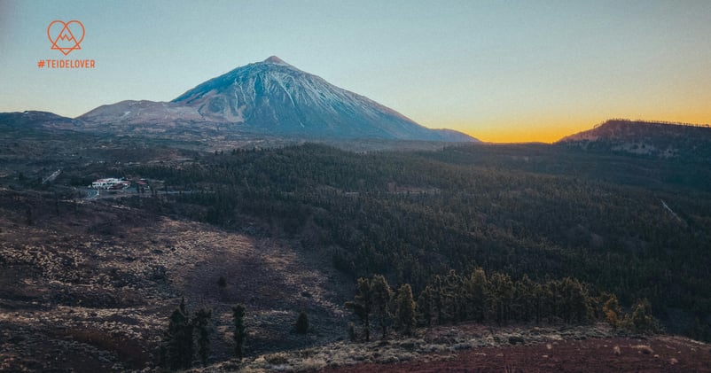 Teide nevado al atardecer.